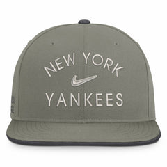 New York Yankees Pro Dri-FIT Snapback Hat - Olive | Nike