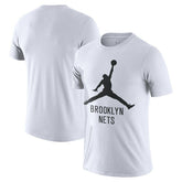 Brooklyn Nets Essential Jumpman T-Shirt - White | Nike shop