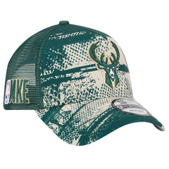Milwaukee Bucks Tip Off A-Frame Trucker 9FORTY Adjustable Hat - Hunter Green/Cream | New Era outlet
