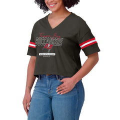 NFL Tampa Bay Buccaneers WEAR by Erin Andrews Women's Color Block Boxy Modest Crop V-Neck T-Shirt