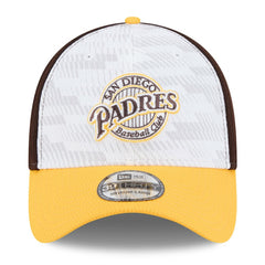 San Diego Padres 2025 MLB Clubhouse 39THIRTY Flex Hat - Brown/Gold | New Era