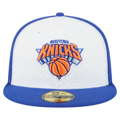 New York Knicks Repeat 59Fifty Fitted Hat - White/Blue | New Era shop
