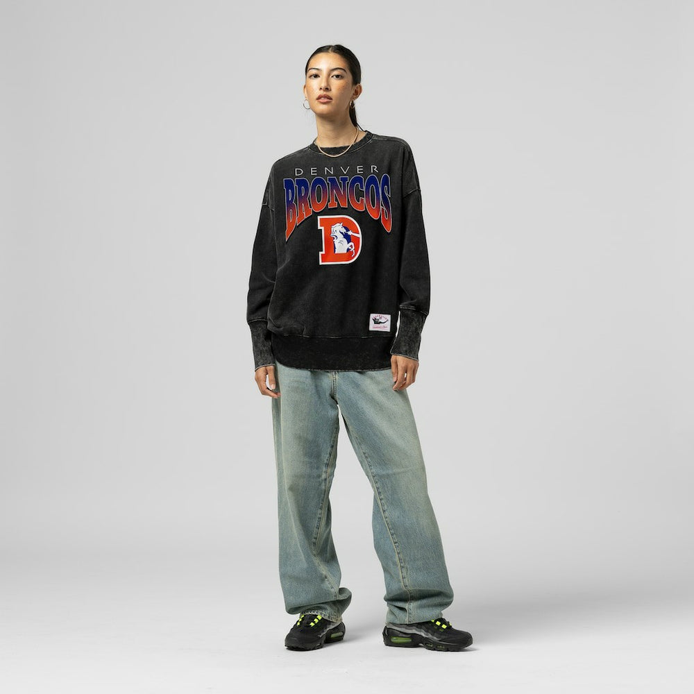 NFL Denver Broncos Women's Delineate Mineral Wash Crewneck Sweatshirt