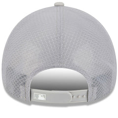 Los Angeles Dodgers 2026 Batting Practice Apex 9FORTY Adjustable Trucker Hat - Gray | New Era