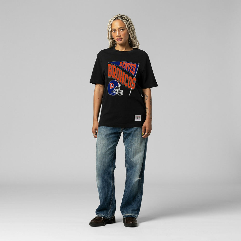 NFL Denver Broncos Women's Team Dynamic Boyfriend T-Shirt