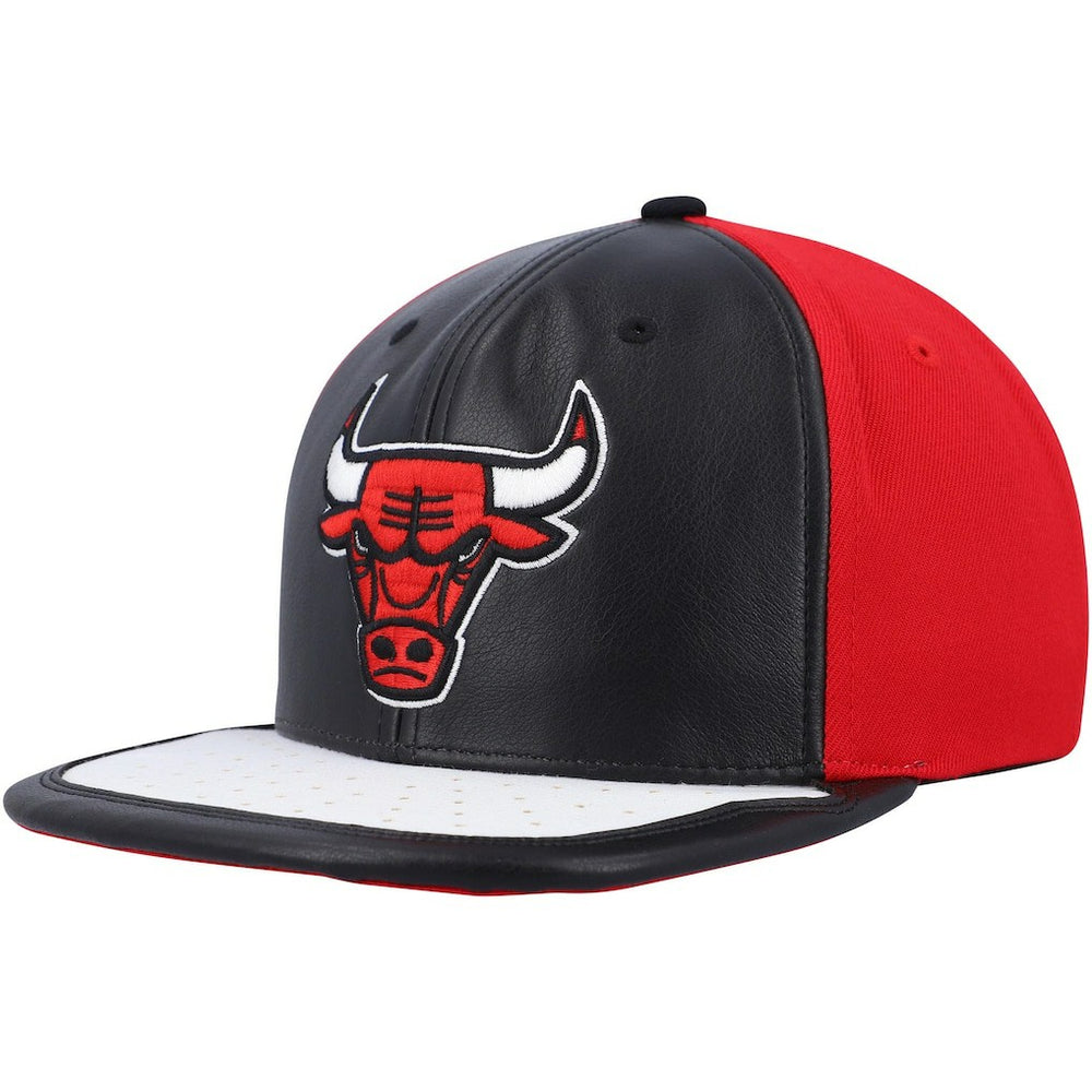Chicago Bulls Day One Snapback Hat - Black/White | Mitchell & Ness on sale