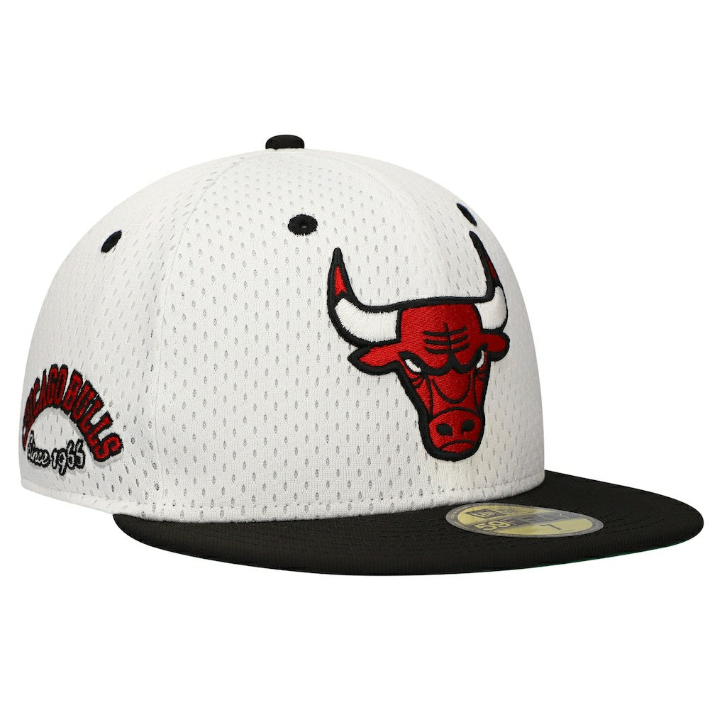 Chicago Bulls Throwback 2Tone 59FIFTY Fitted Hat - White/Black | New Era shop