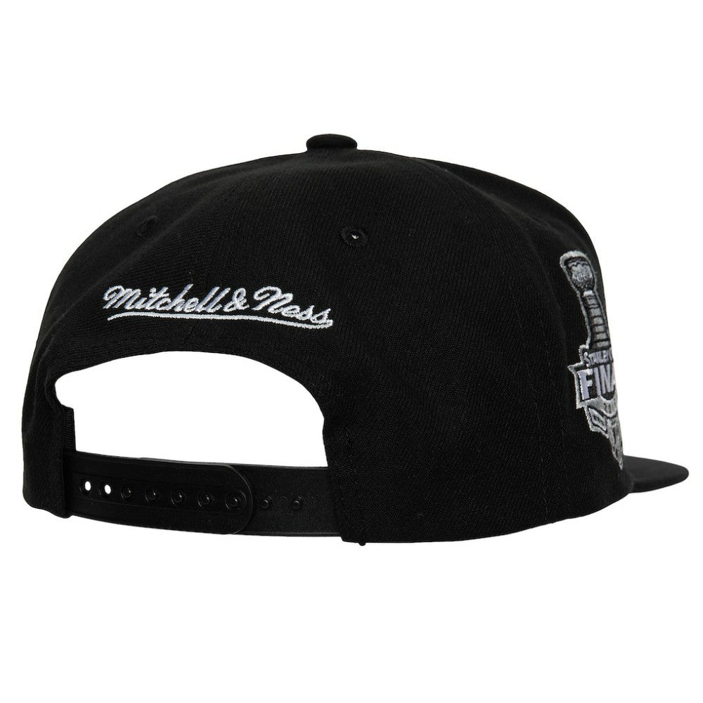 Chicago Blackhawks Mitchell & Ness Core Top Spot Snapback Hat