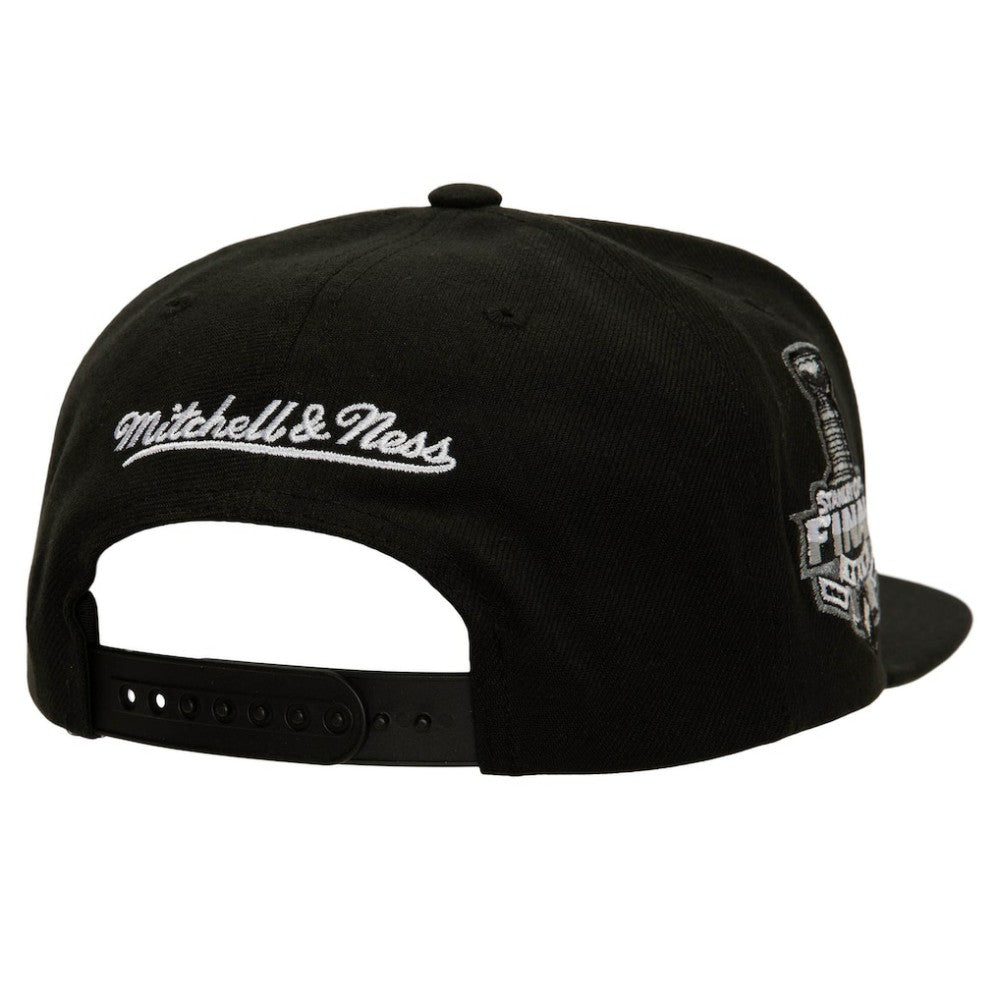 Los Angeles Kings Mitchell & Ness Core Top Spot Snapback Hat