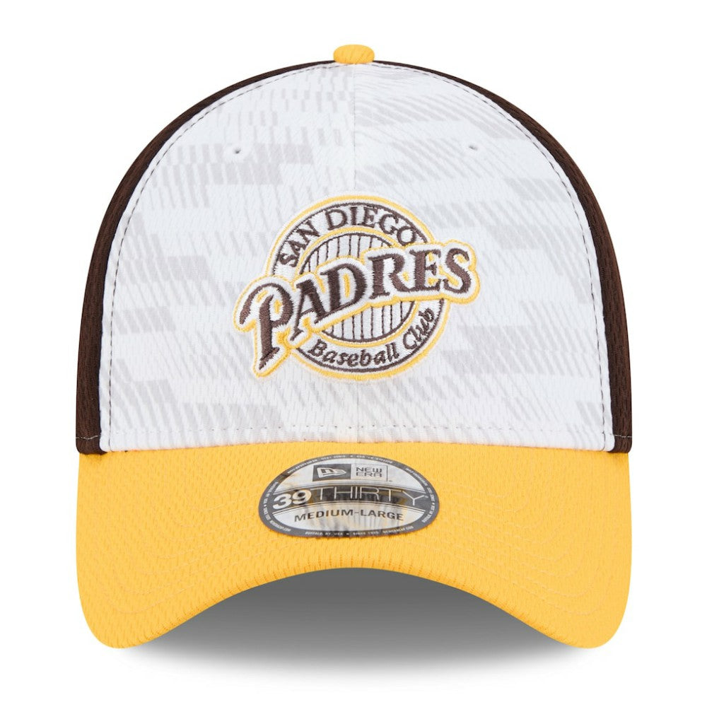 San Diego Padres 2025 MLB Clubhouse 39THIRTY Flex Hat - Brown/Gold | New Era