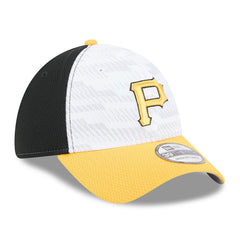 Pittsburgh Pirates 2025 MLB Clubhouse 39THIRTY Flex Hat - Black/Gold | New Era