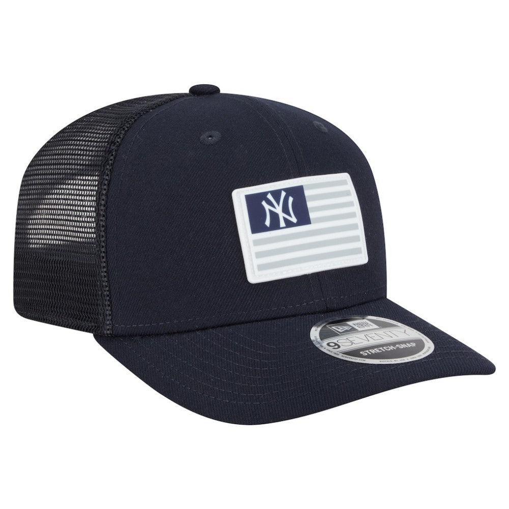 New York Yankees Flag 9SEVENTY Stretch-Snap Hat - Navy | New Era