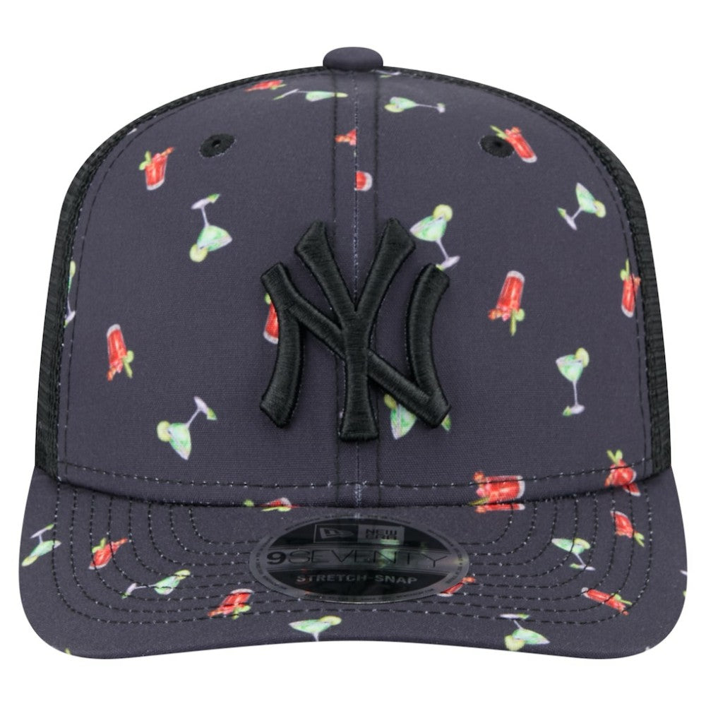 New York Yankees Adventure Drinks Pattern 9SEVENTY Stretch-Snap Hat - Black | New Era