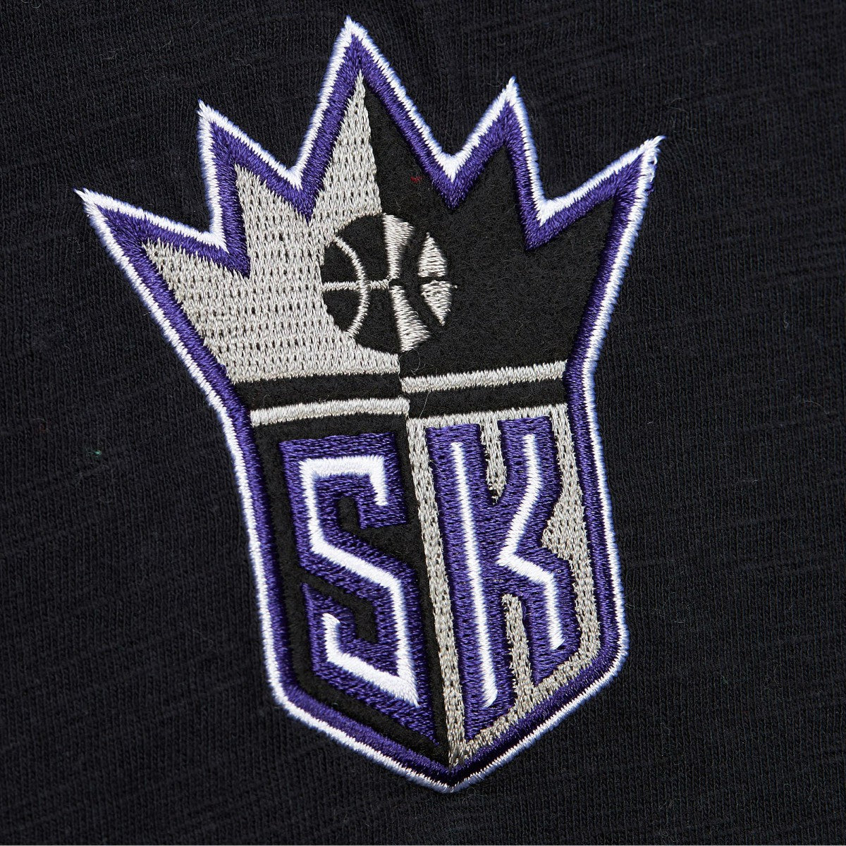 Sacramento Kings Hardwood Classics Felt Applique Slub T-Shirt - Black | Mitchell & Ness shop