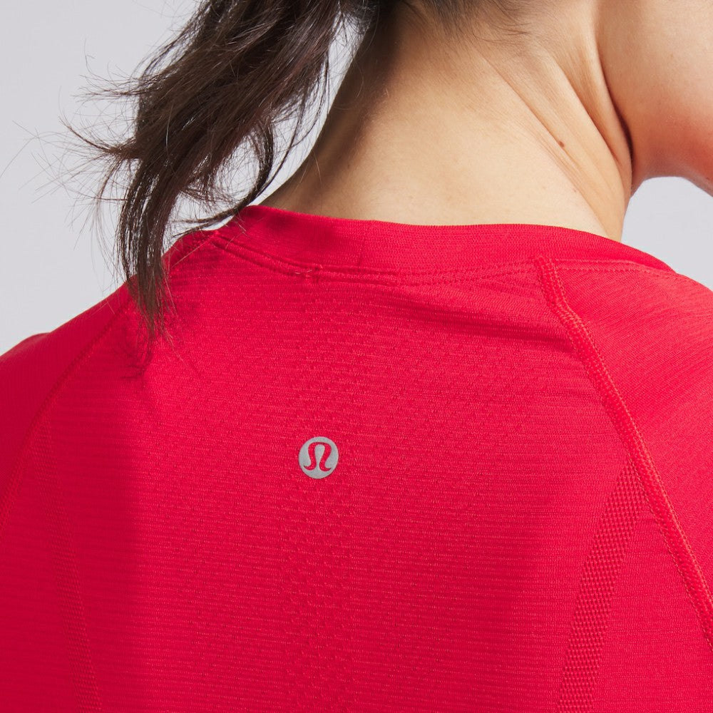 Chicago Blackhawks lululemon Women's Swiftly Tech Short-Sleeve Shirt 2.0