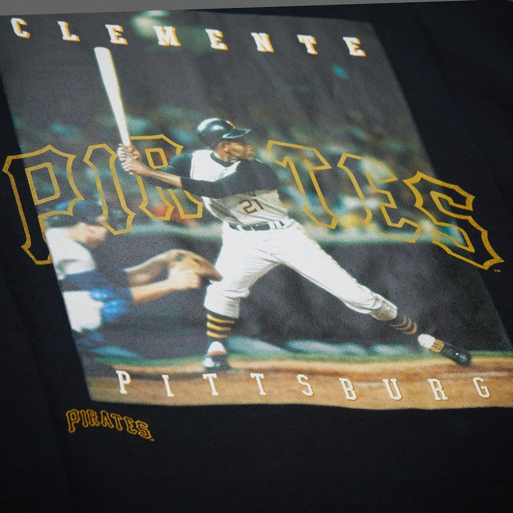 Roberto Clemente Pittsburgh Pirates Legends Collection Vintage Logo T-Shirt - Black | Mitchell & Ness