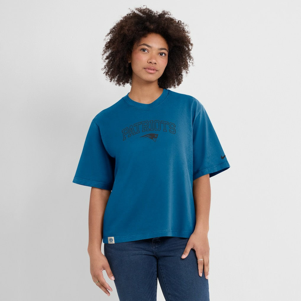 NFL New England Patriots Women's Glory Arch Boxy T-Shirt