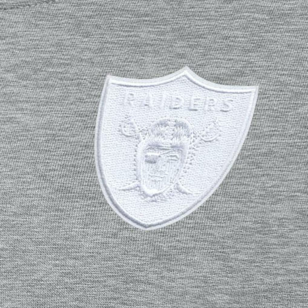 NFL Las Vegas Raiders Antigua Women's Victory Crew Pullover Sweatshirt