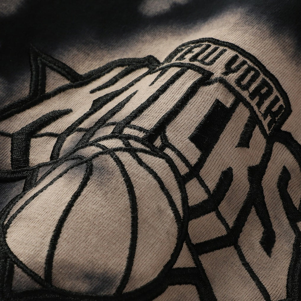 New York Knicks Injection Bleached Out Raw Edge Oversized T-Shirt - Black | New Era online