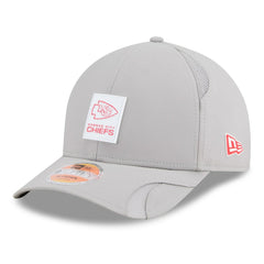 NFL Kansas City Chiefs 2025 Sideline M-Crown 9FORTY Adjustable Hat