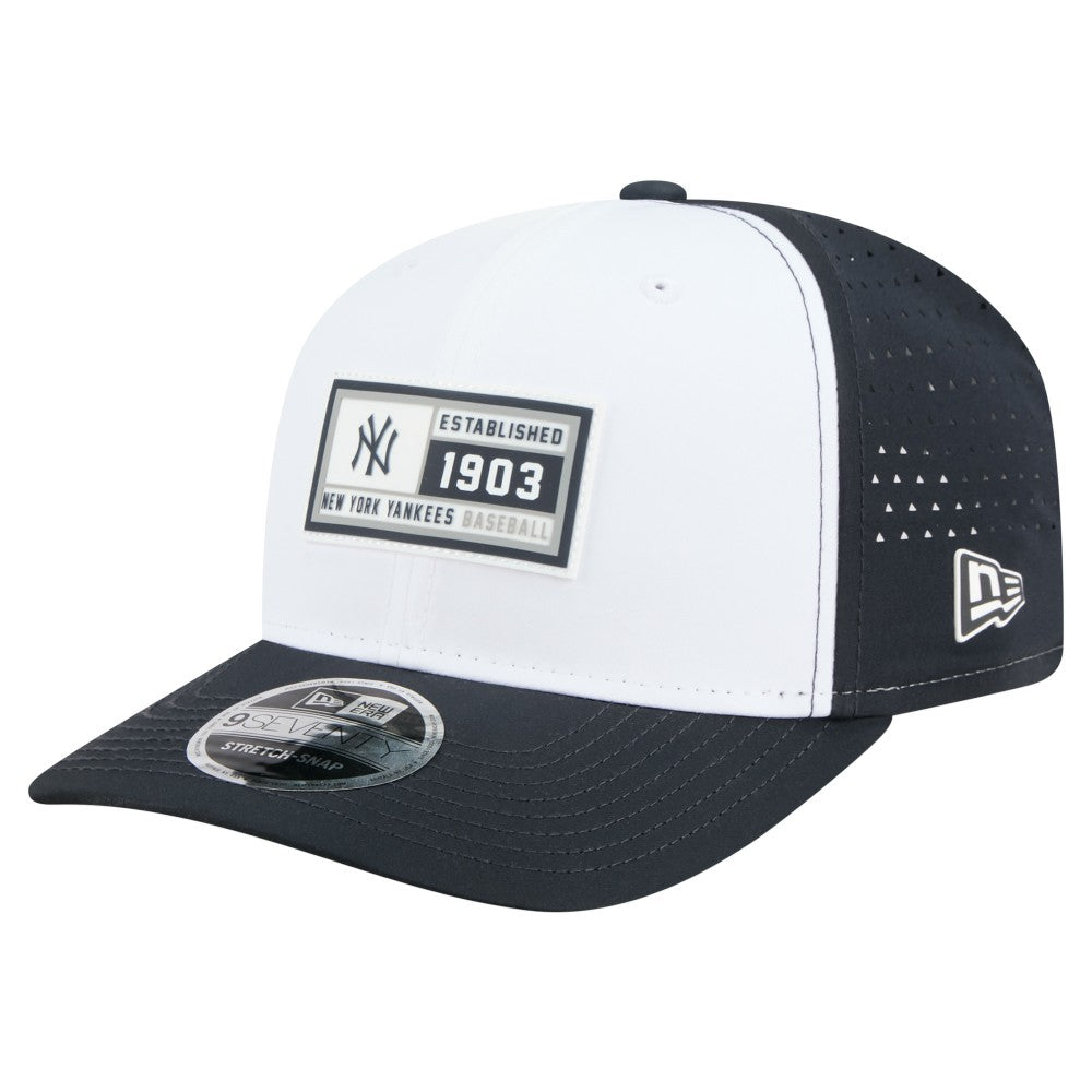 New York Yankees Established Patch 9SEVENTY Adjustable Hat - White/Navy | New Era
