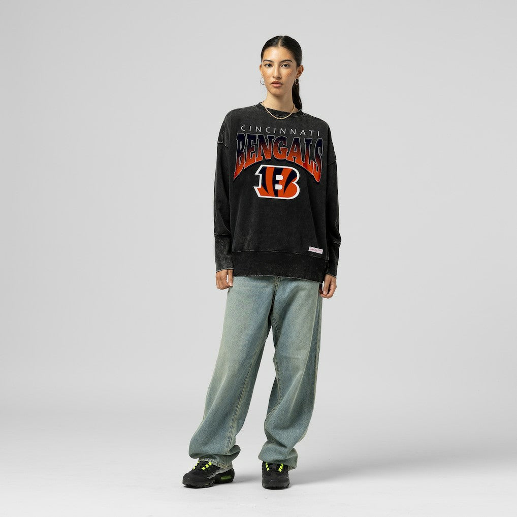 NFL Cincinnati Bengals Women's Delineate Mineral Wash Crewneck Sweatshirt