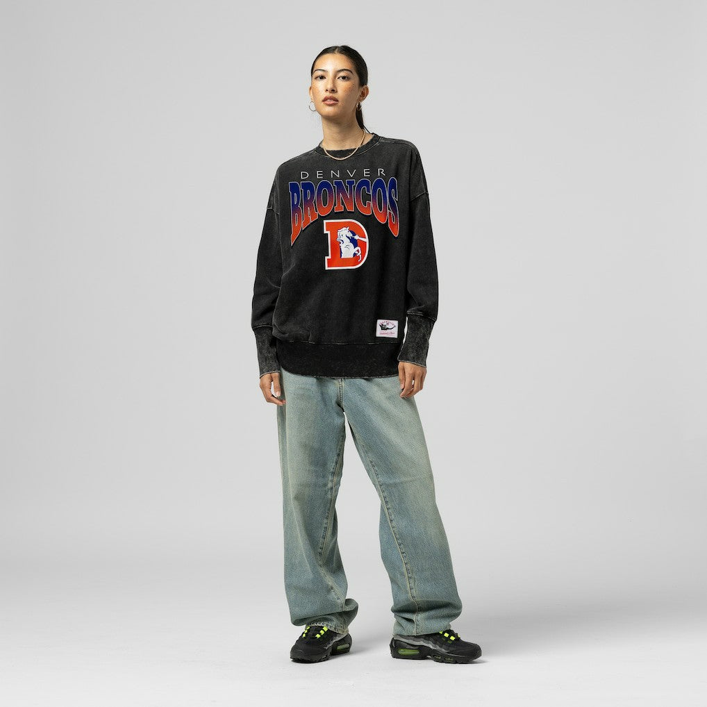 NFL Denver Broncos Women's Delineate Mineral Wash Crewneck Sweatshirt