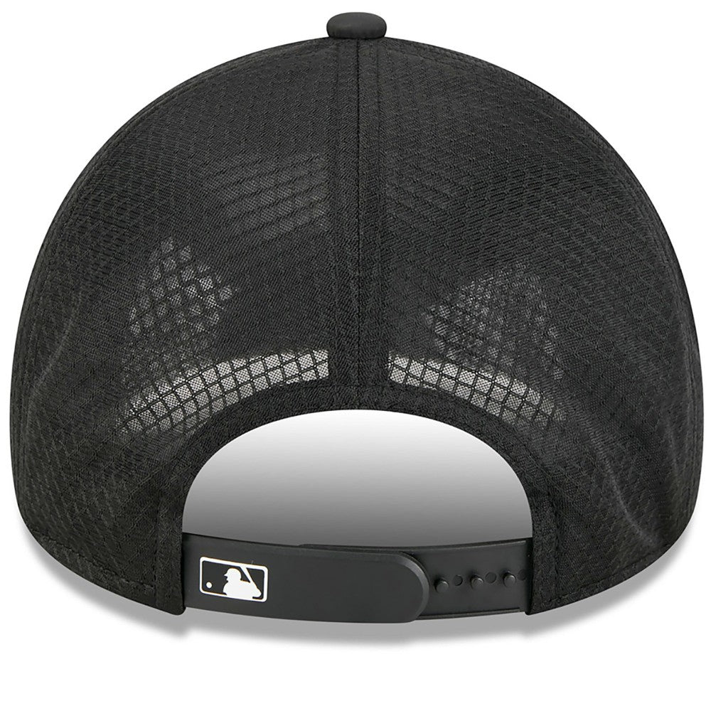 Miami Marlins 2026 Batting Practice Alternate Apex 9FORTY Adjustable Hat - Black | New Era