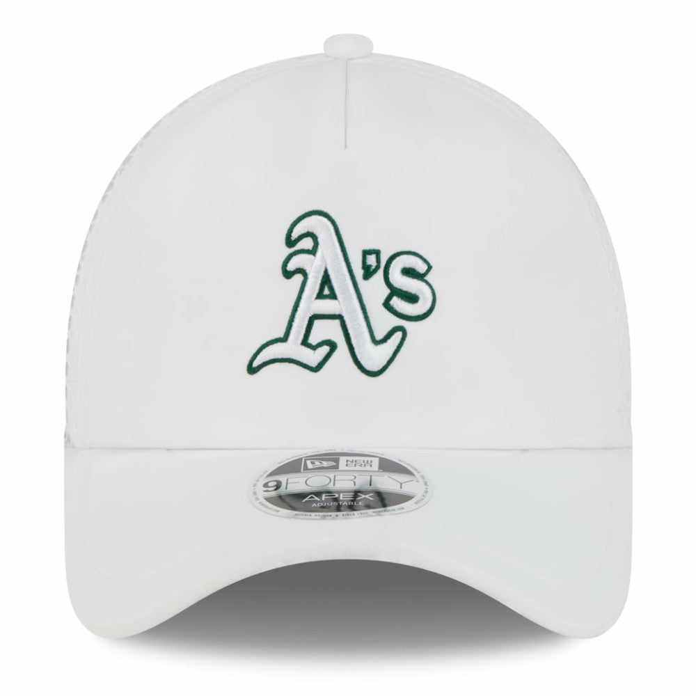 Athletics 2026 Batting Practice Apex 9FORTY Adjustable Trucker Hat - White | New Era