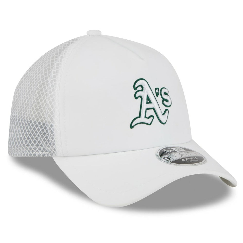 Athletics 2026 Batting Practice Apex 9FORTY Adjustable Trucker Hat - White | New Era