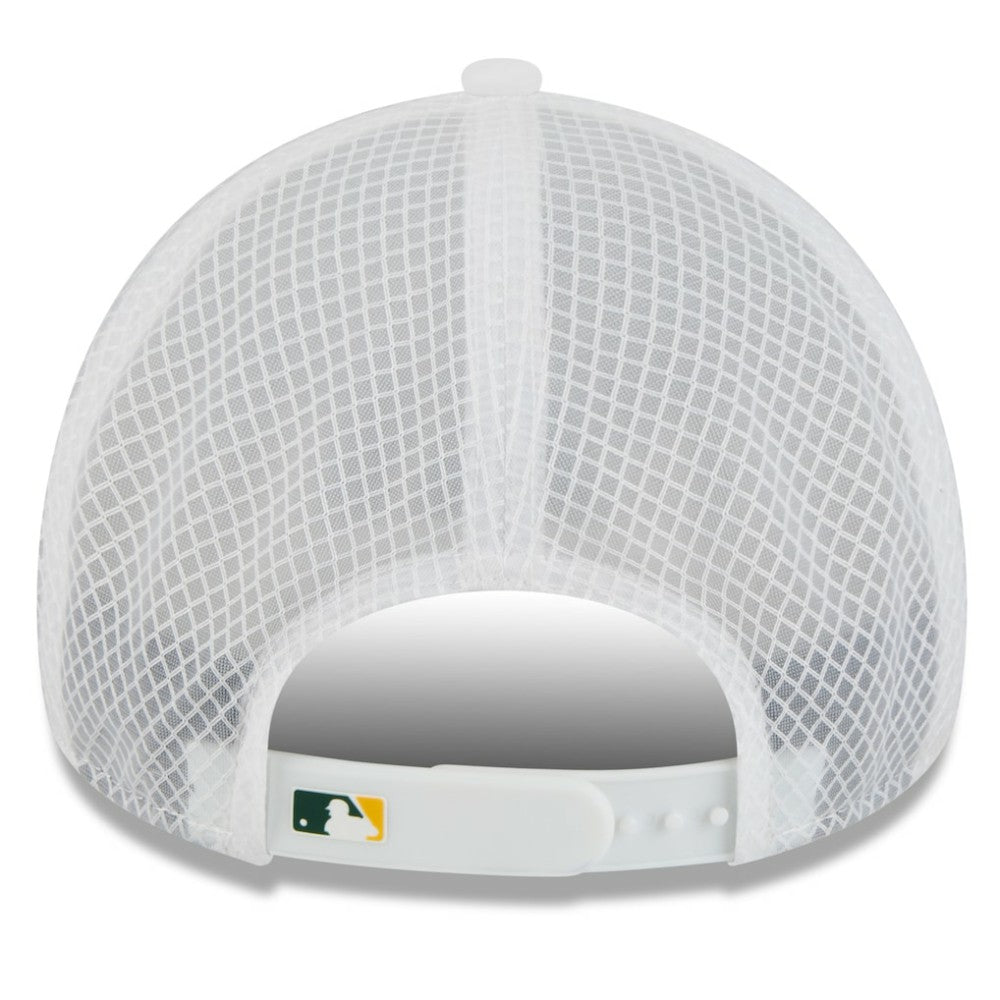 Athletics 2026 Batting Practice Apex 9FORTY Adjustable Trucker Hat - White | New Era
