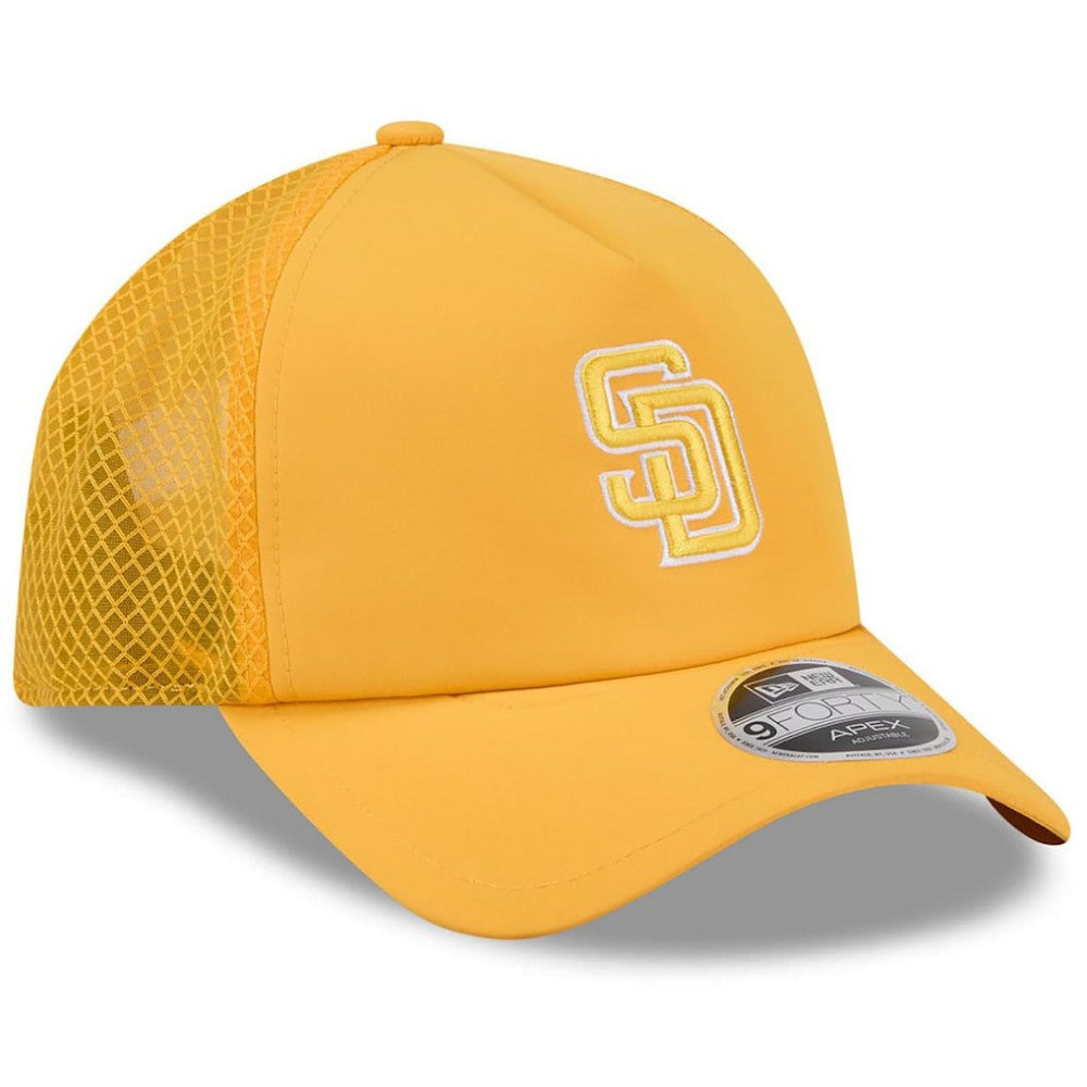 San Diego Padres 2026 Batting Practice Apex 9FORTY Adjustable Trucker Hat - Gold | New Era