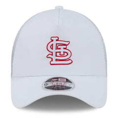 St. Louis Cardinals 2026 Batting Practice Apex 9FORTY Adjustable Trucker Hat - White | New Era