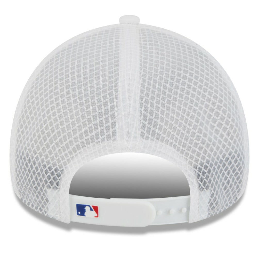 Chicago Cubs 2026 Batting Practice Apex 9FORTY Adjustable Trucker Hat - White | New Era