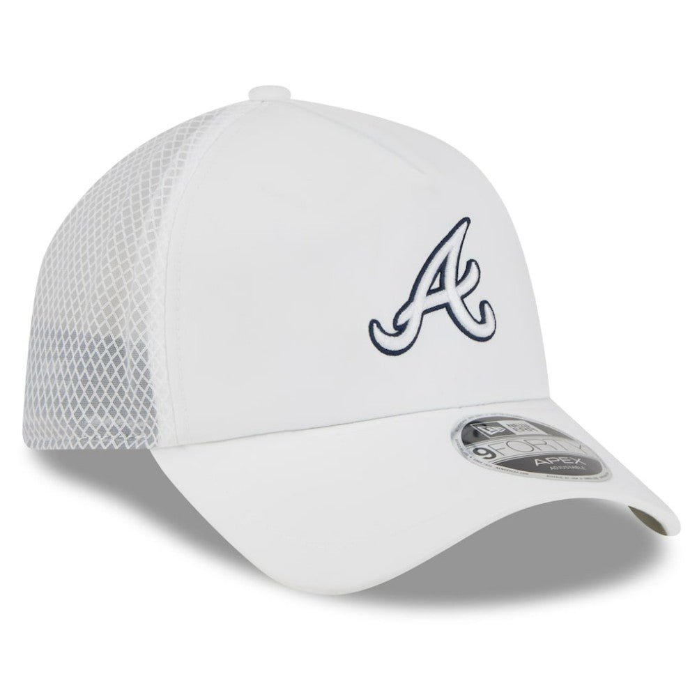 Atlanta Braves 2026 Batting Practice Apex 9FORTY Adjustable Trucker Hat - White | New Era