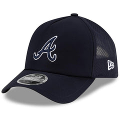 Atlanta Braves 2026 Batting Practice Apex 9FORTY Adjustable Trucker Hat - Navy | New Era