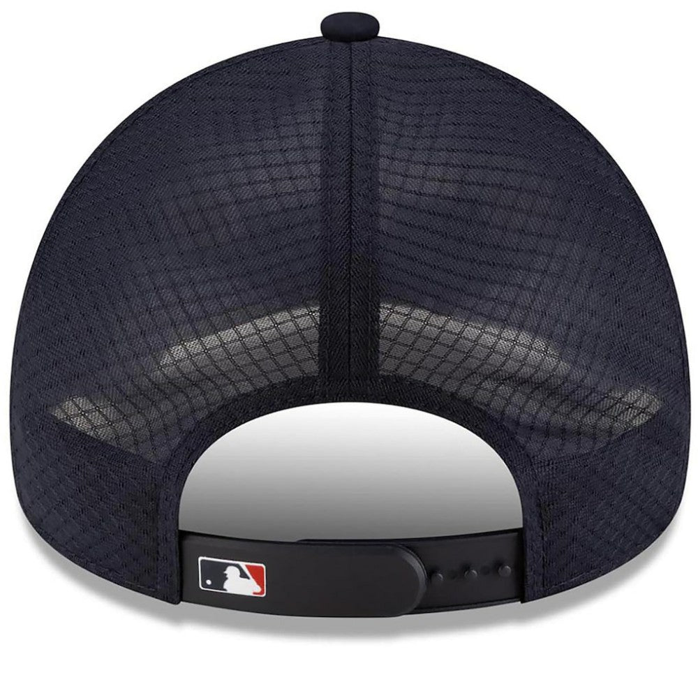 Atlanta Braves 2026 Batting Practice Apex 9FORTY Adjustable Trucker Hat - Navy | New Era