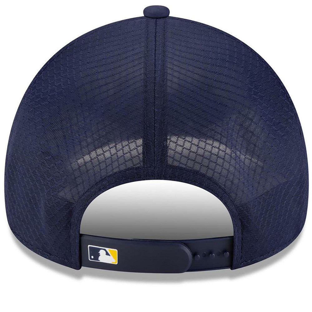 Milwaukee Brewers 2026 Batting Practice Apex 9FORTY Adjustable Trucker Hat - Navy | New Era