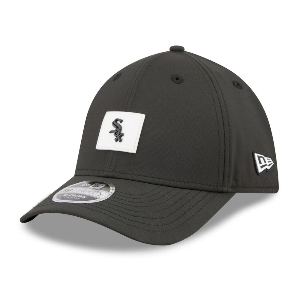 Chicago White Sox 2026 Clubhouse M-Crown 39THIRTY Flex Hat - Black | New Era