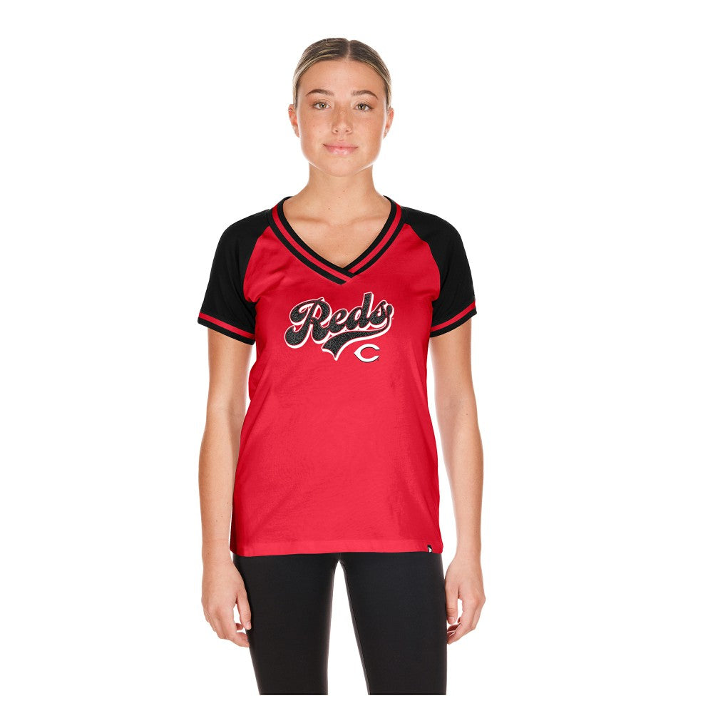 Cincinnati Reds Women's Gameday V-Neck T-Shirt - Red | New Era