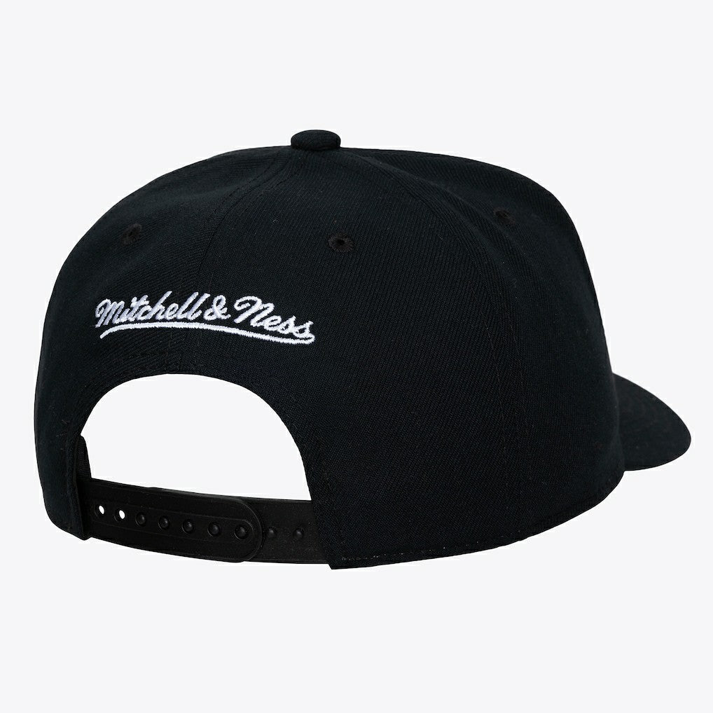 Chicago Bulls Hardwood Classics Legendary Away Pro-Pinch Adjustable Hat - White | Mitchell & Ness shop