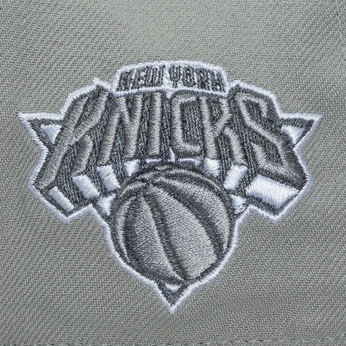 New York Knicks Thunderstorm Head Coach Pro Crown Snapback Hat - Gray | Mitchell & Ness outlet