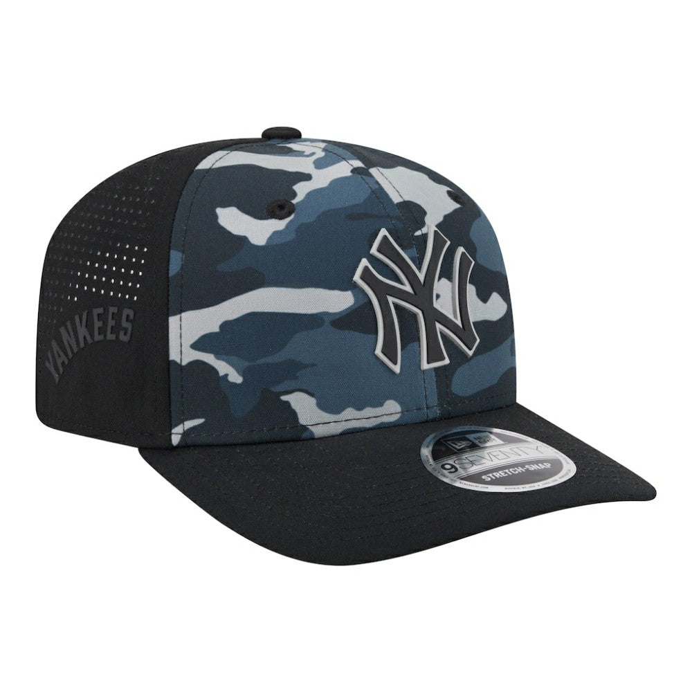 New York Yankees Tonal Camo 9SEVENTY Stretch-Snap Hat - Black | New Era