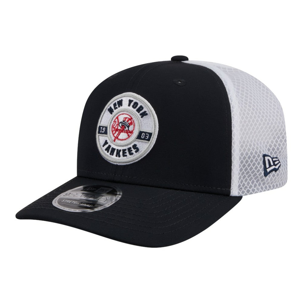 New York Yankees Active 9SEVENTY Adjustable Trucker Hat - Navy | New Era