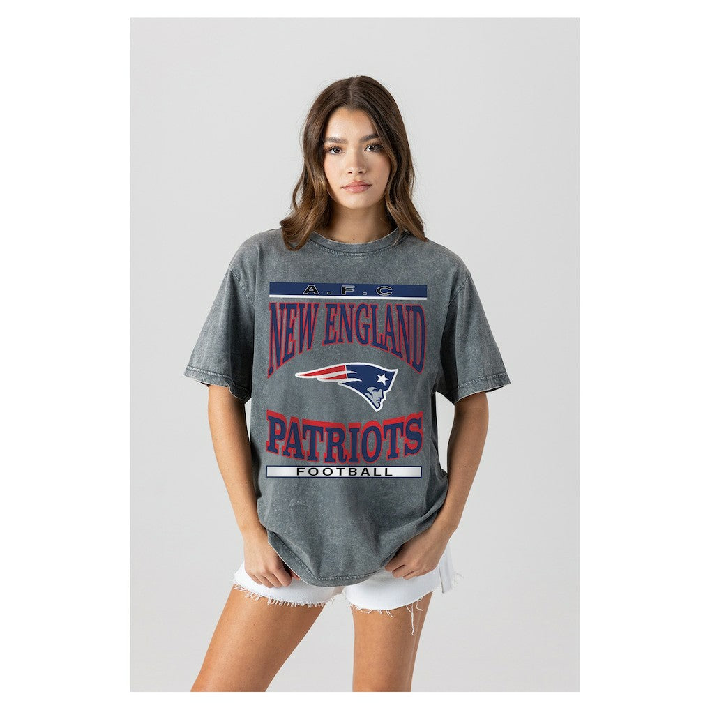 NFL New England Patriots Gameday Couture Women's Oversized Classic Grind Washed T-Shirt