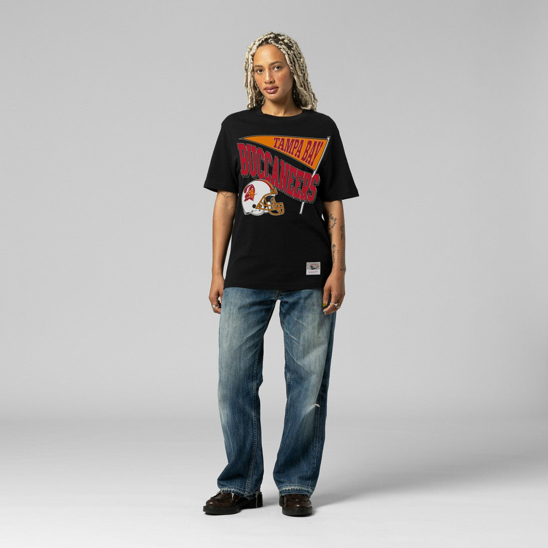 NFL Tampa Bay Buccaneers Women's Team Dynamic Boyfriend T-Shirt