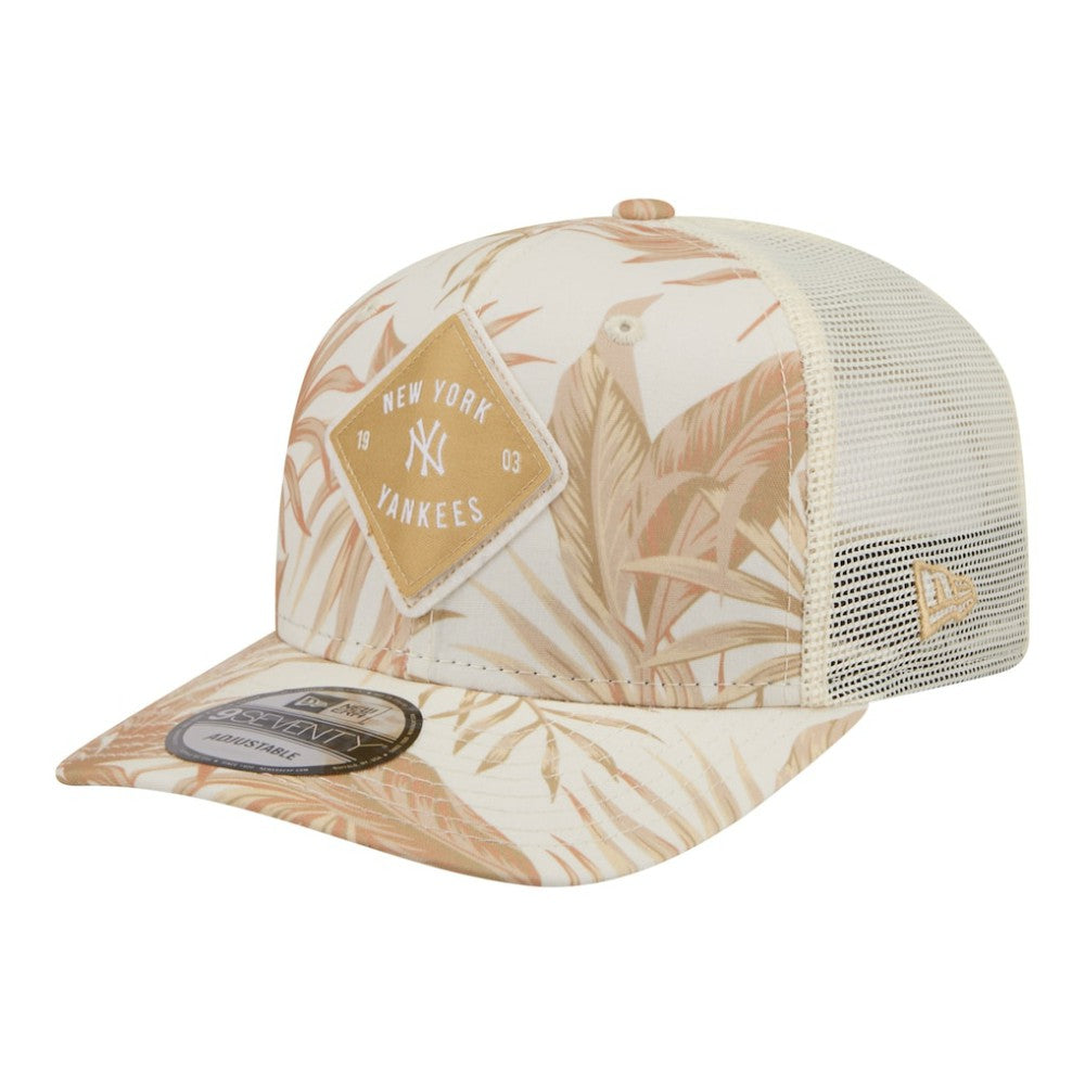 New York Yankees Tonal Palm 9SEVENTY Adjustable Trucker Hat - Tan | New Era