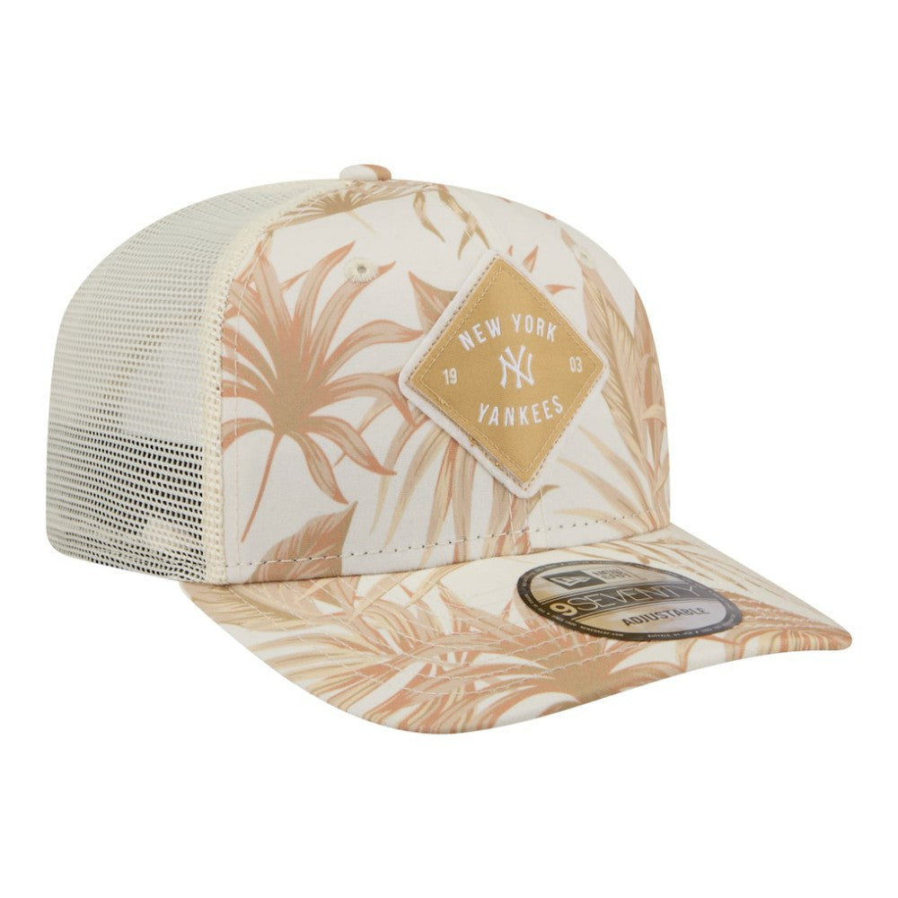 New York Yankees Tonal Palm 9SEVENTY Adjustable Trucker Hat - Tan | New Era