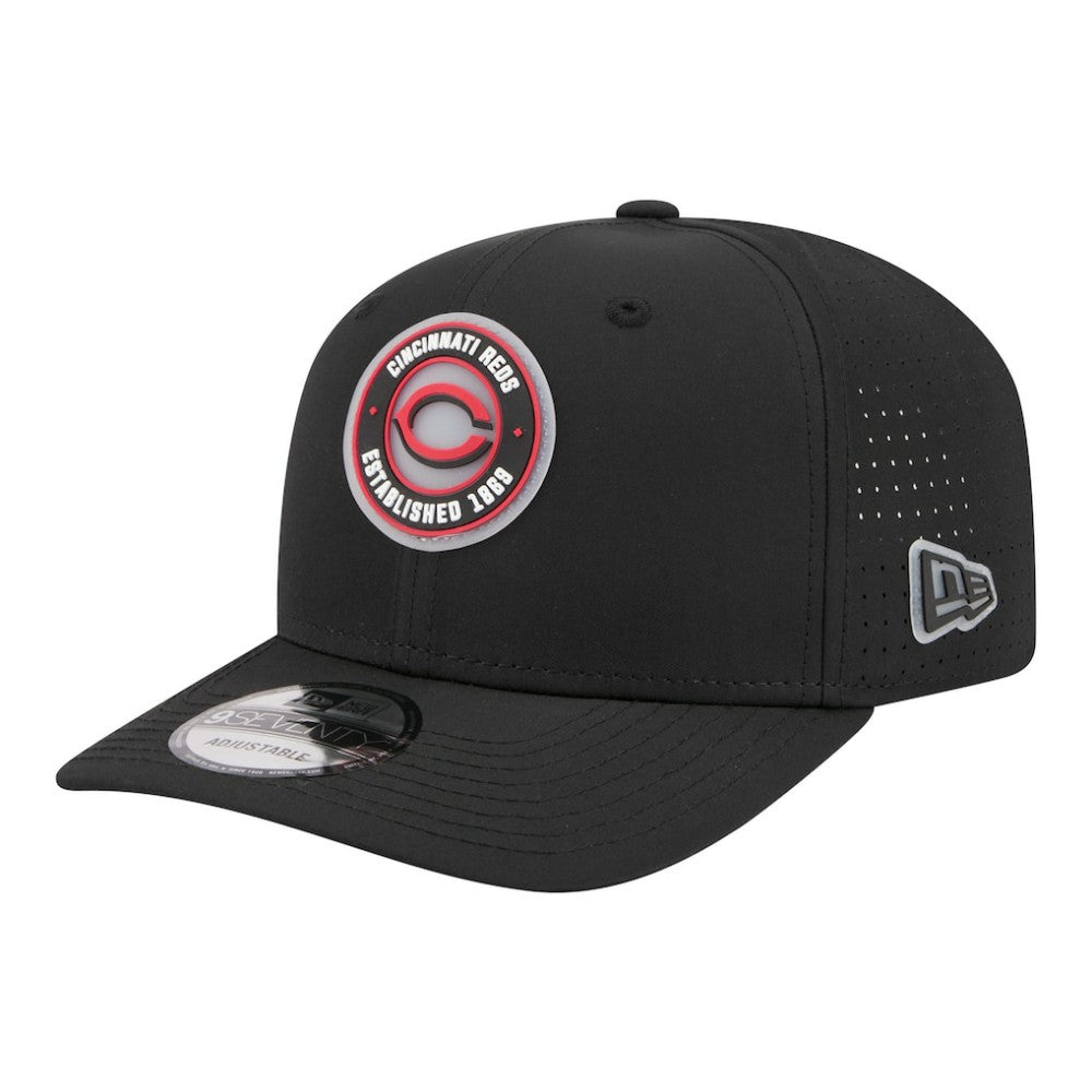 Cincinnati Reds Circle 9SEVENTY Adjustable Hat - Black | New Era