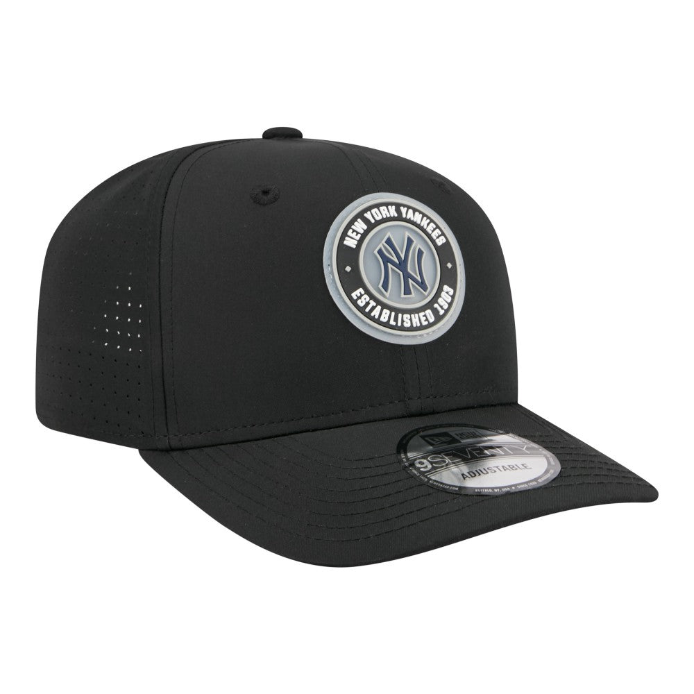 New York Yankees Circle 9SEVENTY Adjustable Hat - Black | New Era